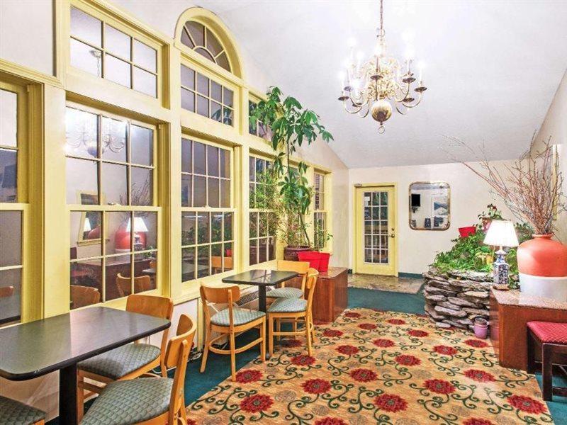 Knights Inn Hadley Extérieur photo