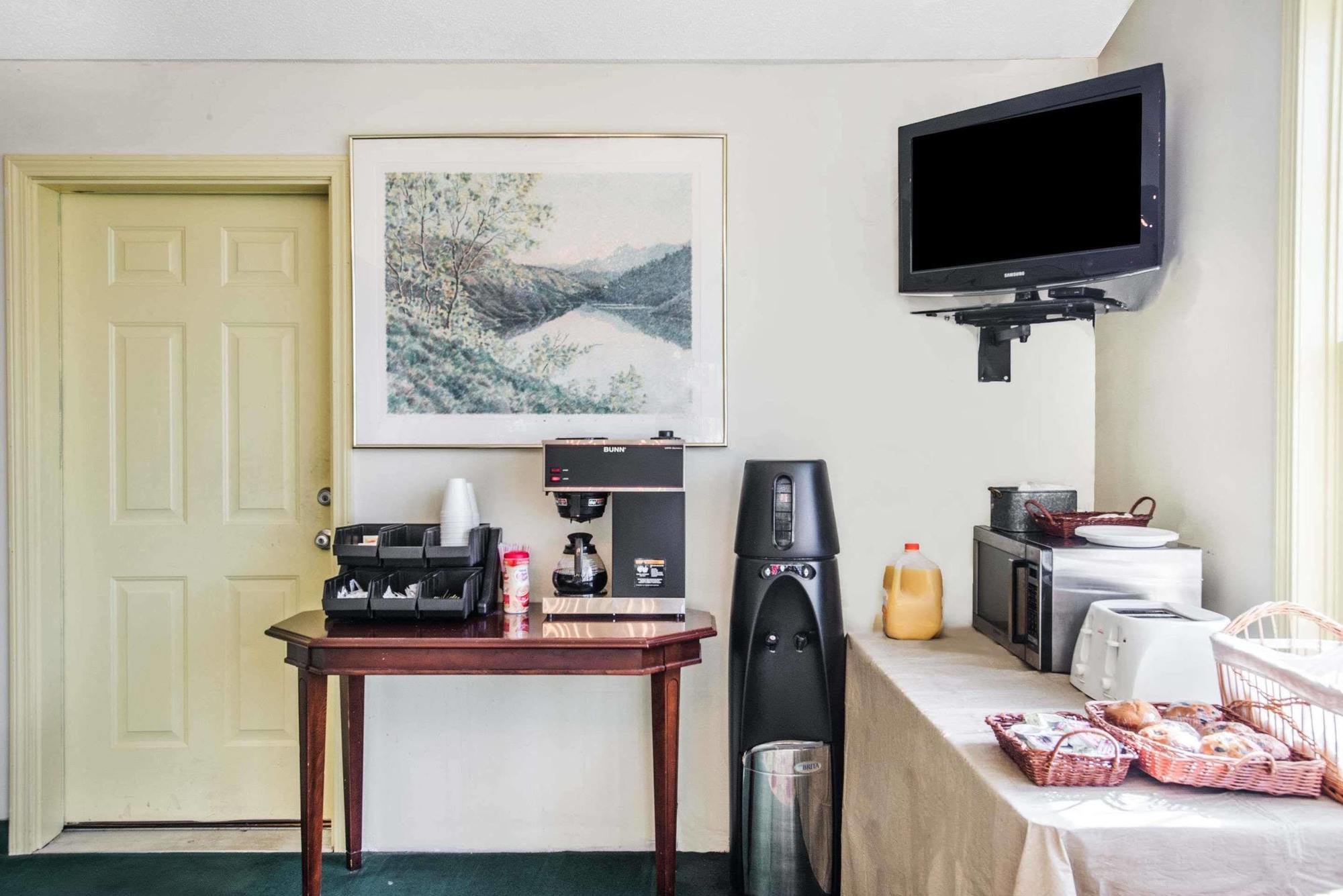 Knights Inn Hadley Extérieur photo